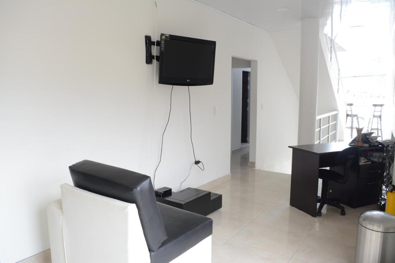 Hotel Brisas Del Norte Roldanillo エクステリア 写真