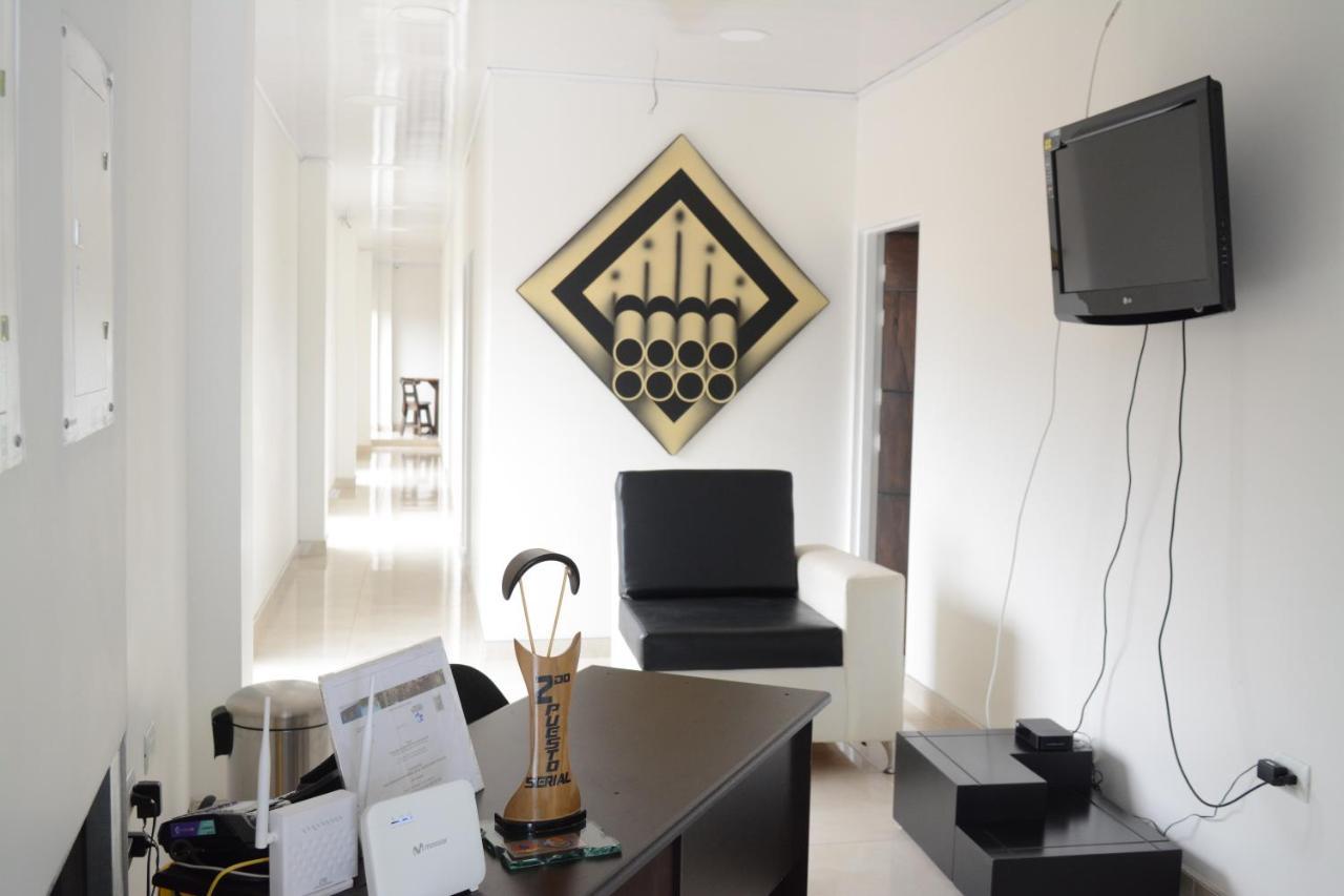 Hotel Brisas Del Norte Roldanillo エクステリア 写真